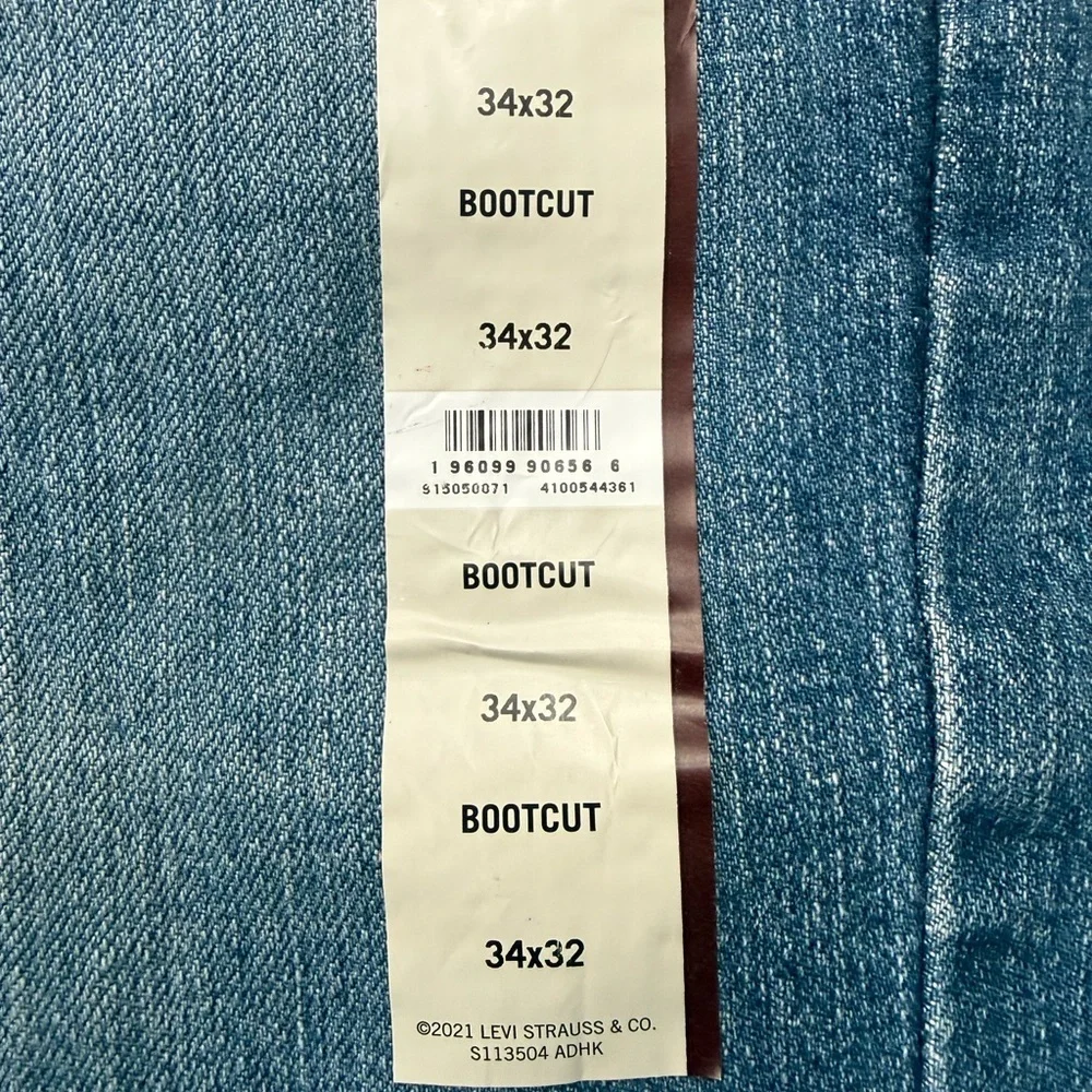 Men’s Signature Levi Strauss bootcut denim jeans NWT Size 34 x 32